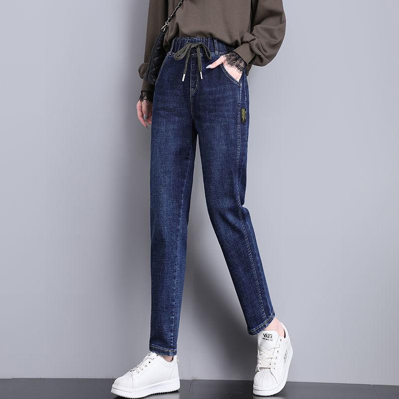 Elastic Waist Plus Size Jeans for Women Spring and Autumn Showing A Tall Pear Shaped Figure and Loose Fit for Women