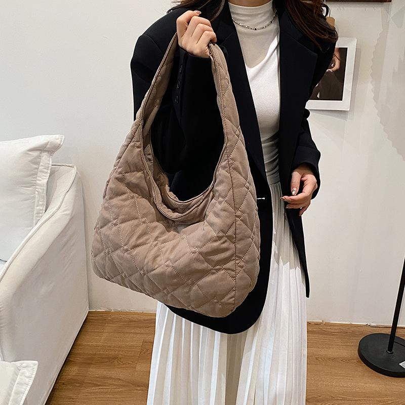 Autumn and Winter New Diamond Shoulder Bag Casual Women's Messenger Bag Large Capacity Girls Fashion Casual Round Neck Tote Bag