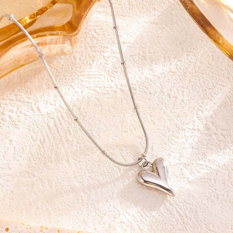 2026 Elegant Summer Clavicle Heart Necklace - Simple & Luxurious Peach Heart Titanium Steel Jewelry for Women