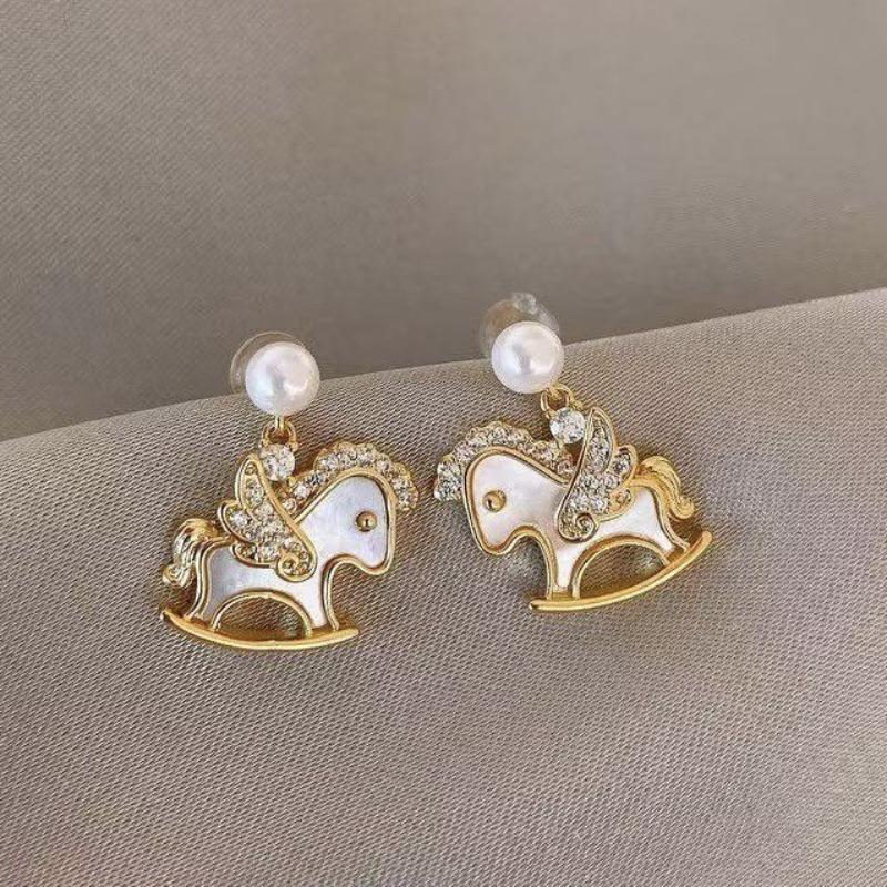 Real gold electroplated silver needle shell pony stud earrings natal year daily commute zircon earrings light luxury high-end earrings