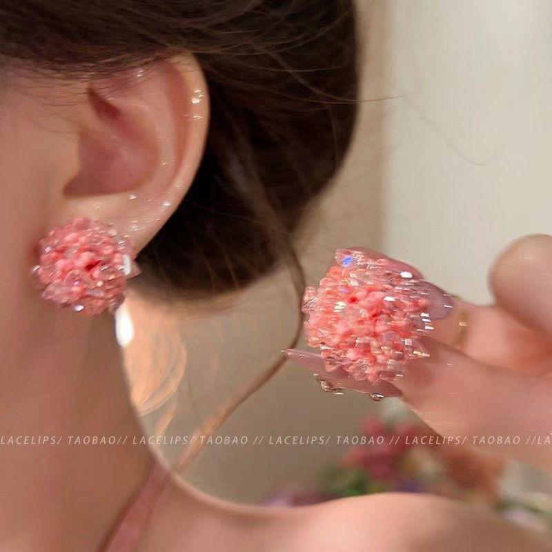 

Silver needle hand-woven crushed ice ice flower stud earrings gentle and sweet small crystal hydrangea earrings 925 silver needle рожевий