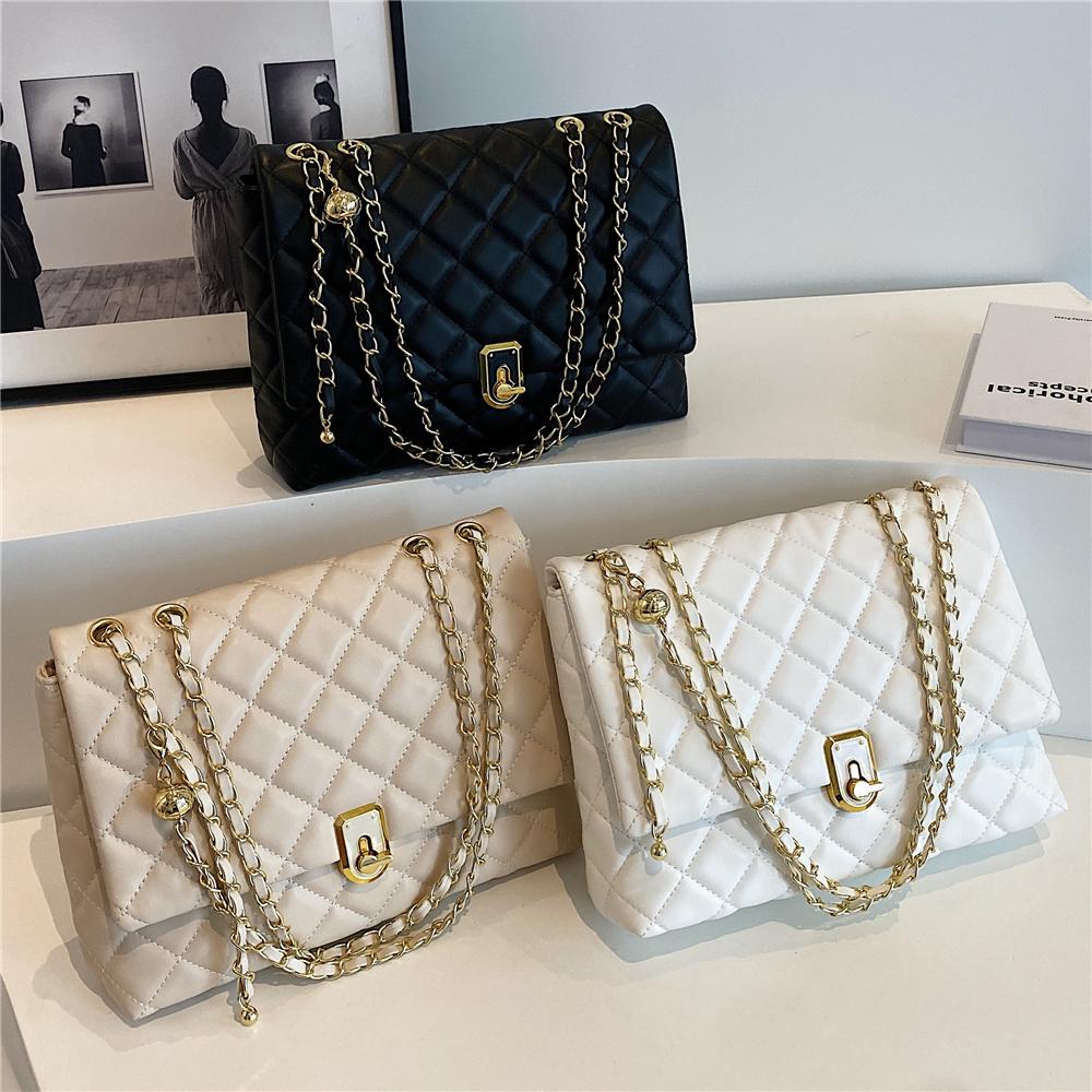 Quilted Large Chain Shoulder Bags For Women Trend Designer Crossbody Bags PU Leather Ladies Handbags Black White