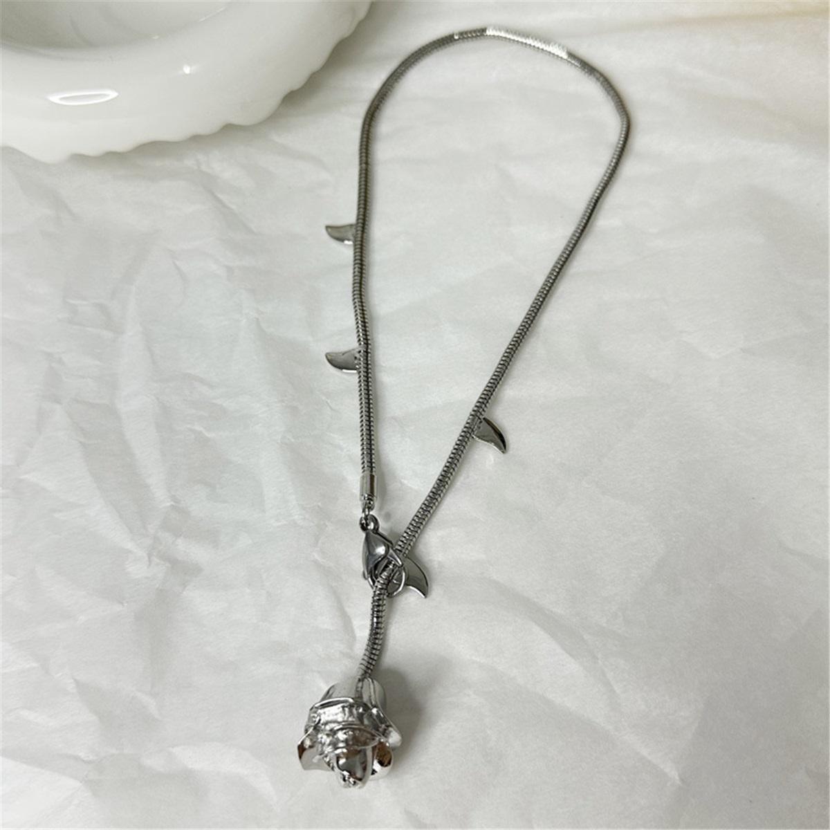 

Tooxika Metal Thorn Rose Flower Pendant Necklace Personality Temperament Cold Wind Collarbone Chain Female