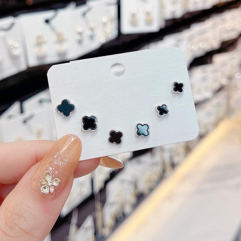 

Exquisite and Stylish Four-leaf Clover Earrings A Trendy Three-piece Earring Set