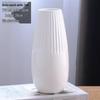 Conjunto de Vasos de Cerâmica Branca com Listras Verticais