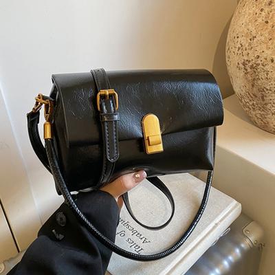 Módní malá crossbody taška s klopou z PU kůže pro ženy 2025 nový trend designérská jednoduchá jednobarevná kabelka dámská taška přes rameno