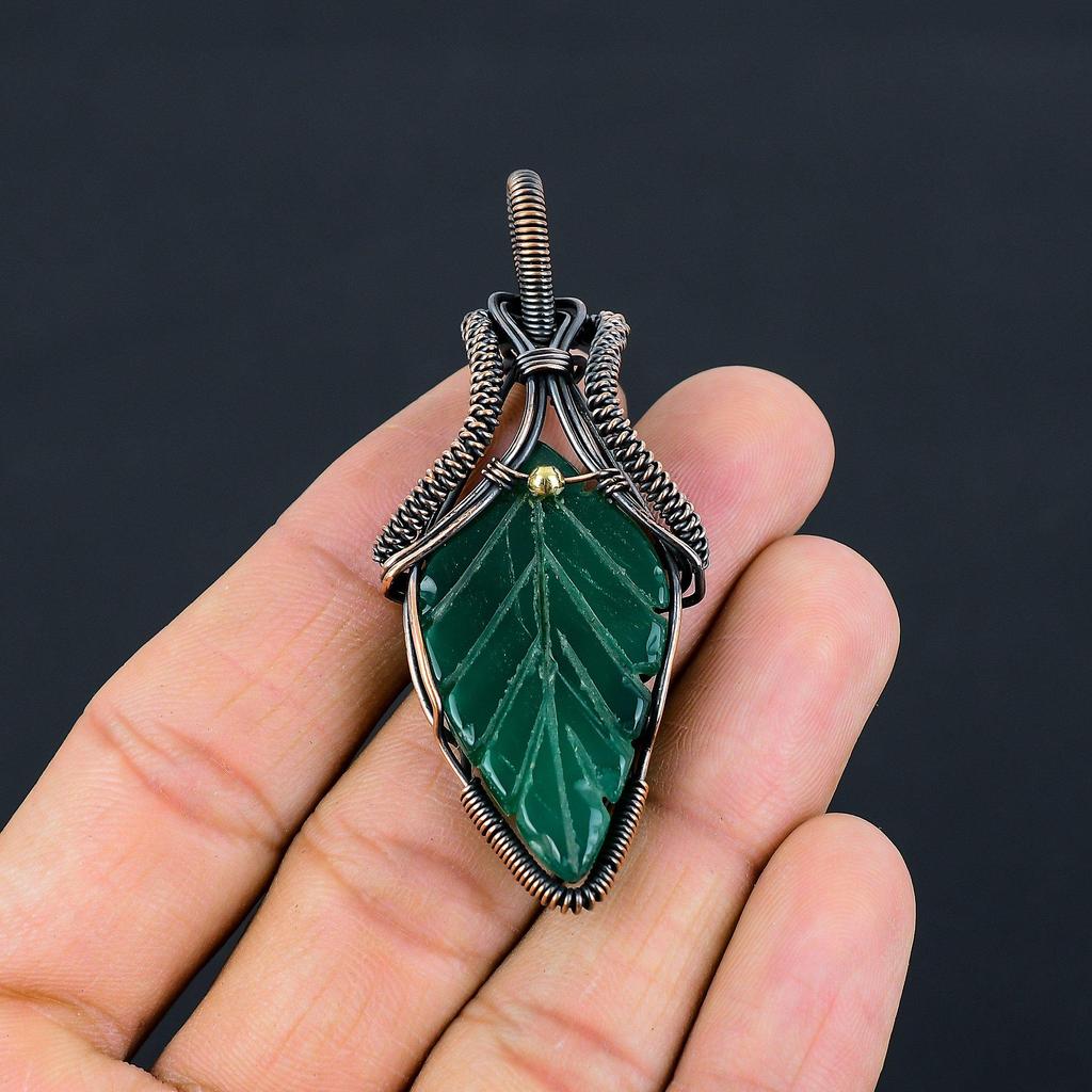 Geschnitzter, blattgrüner Onyx-Edelstein, reiner Kupferdraht, umwickelt, handgefertigter Anhänger-Schmuck