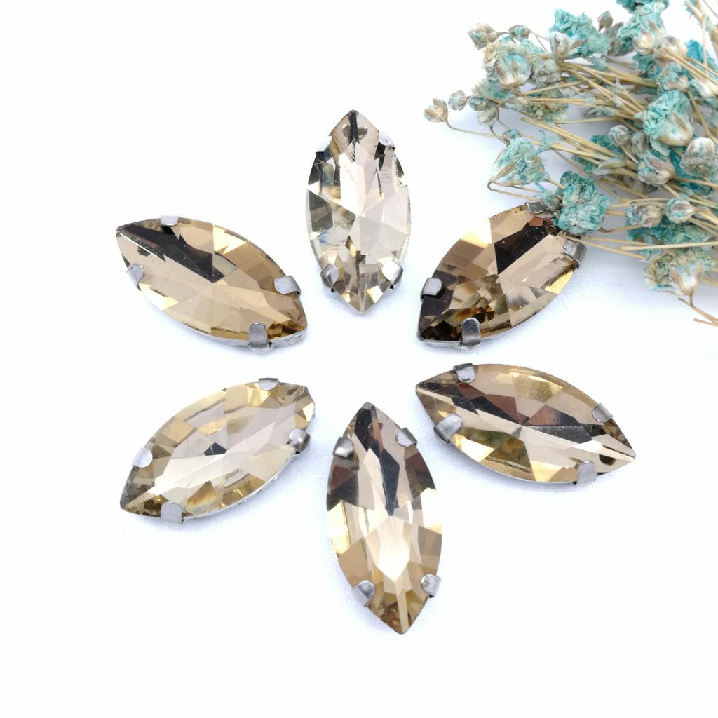 4-32MM Ojo de Caballo / Forma de Hoja Pedrería de Vidrio Con Garra Coser Piedra de Cristal Strass Diamante Base Metálica Hebilla Para Ropa