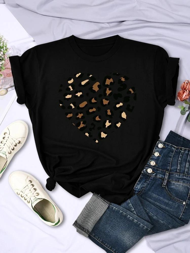 Simple Womens Tshirt Broken Leopard Heart Casual Fashion Soft Clothing Harajuku Comfortable Womens Short Sleeve Tops