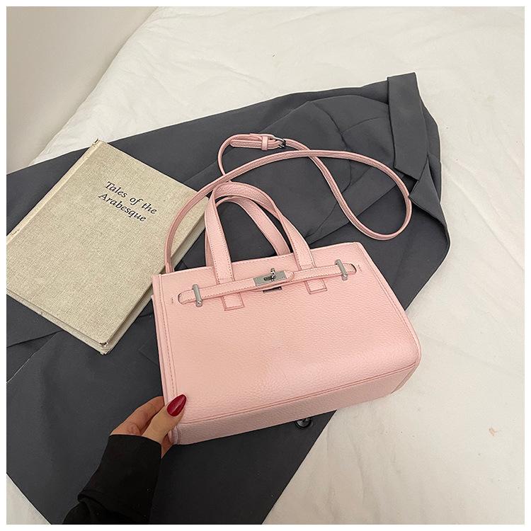Niche portable small square bag women's new fashion versatile simple shoulder bag casual commuter messenger bag
