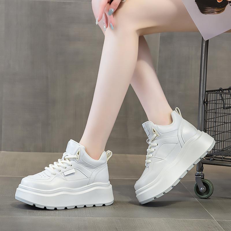 Dicke Sohle High-Top Super Feuer Damen Herbst und Winter Neu Herbst Vielseitige Damen Schuhe Freizeitschuhe