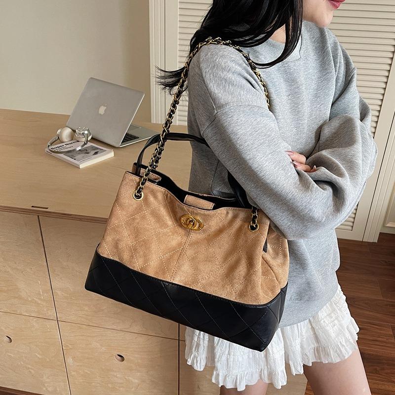 Retro Contrasting Color Large-capacity Commuter Tote Bag, New Fashionable Diamond One-shoulder Underarm Chain Bag.