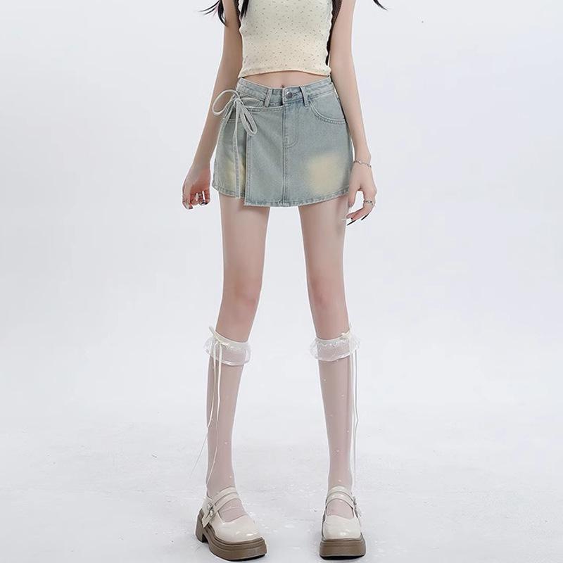 

Korean Style High-Waisted A-Line Denim Shorts with Tie-Up and Faux Two-Piece Design – Fashionable Wide-Leg Fit for Women Medium