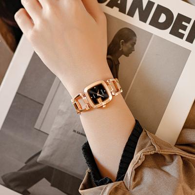 Nouvelle montre à quartz élégante pour femme, petit cadran carré, bracelet en acier simple
