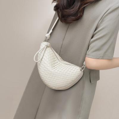 2025 New Women's Woven Bag Autumn Winter Genuine Leather Single Shoulder Crossbody Dumpling Bag Versatile Commuter Horn Bag