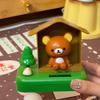 Rilakkuma Solarbetriebene Wackelkopffigur mit Waldhaus Armaturenbrett-Ornament Ideales Geschenk für Kinder Tierliebhaber