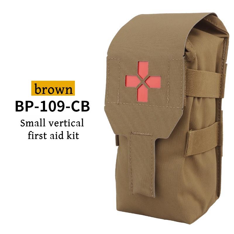 

Мала вертикальна аптечка першої допомоги камуфляжного кольору для вулиці, сумісна з різним спорядженням завдяки системі MOLLE