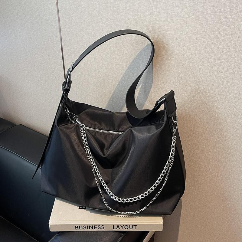 Large Capacity Canvas Bag Women's Spring and Summer 2025 New Versatile Casual Shoulder Messenger Bag Chain Commuter Tote Bag