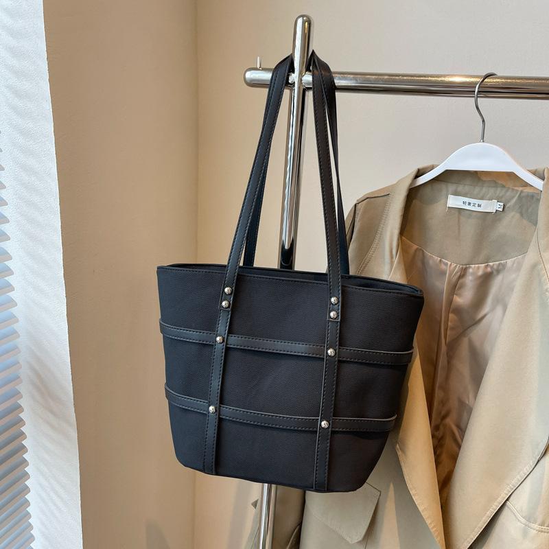 

Women s casual shoulder tote bag large capacity new retro texture versatile handbag чёрный