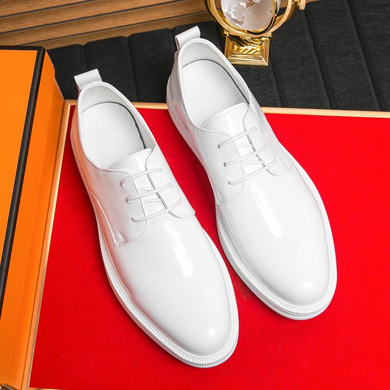 Fashion British Gentleman White Lace Up Patent Leather Derby Shoes For Men Dress Evening Wedding Groom Footwear Sapato Social Masculino