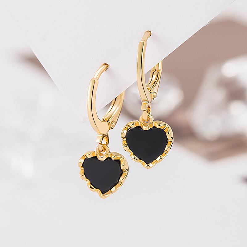 Black Heart Retro Luxury Earrings: High-End, Light Dangle Studs with Unique Design