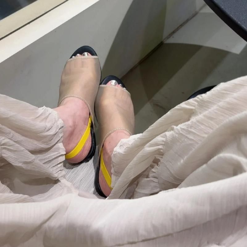 

Mesh breathable soft sole one pedal open-toed cool slippers women s new rear strap shoes half slippers 40 білий