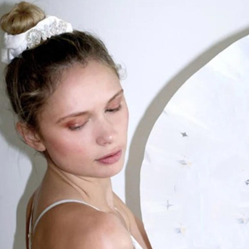 Rhinestone Letter Bride Scrunchies for Updos Hair Elastic Hair Circles Hair Ties Scrunchy Wedding Ceremony Hair Bands