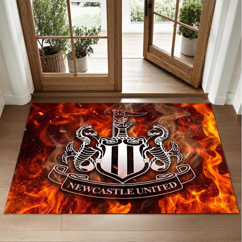 Dywan z kryształowego aksamitu z wzorem piłkarskim Newcastle United Miękki dekoracyjny dywanik do sypialni, przedpokoju
