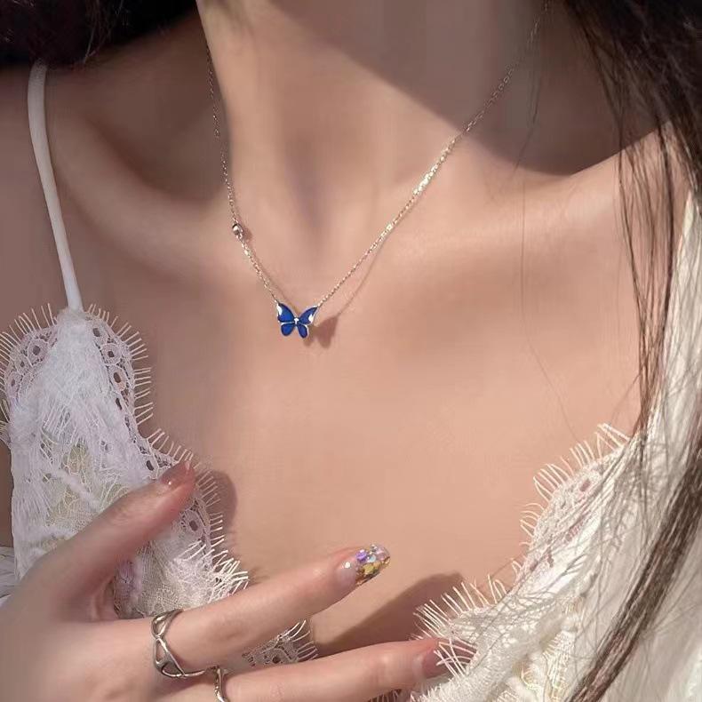 Women's Temperature-Sensitive Color-Changing Butterfly Necklace: Elegant, Versatile, Luxury Clavicle Chain Pendant