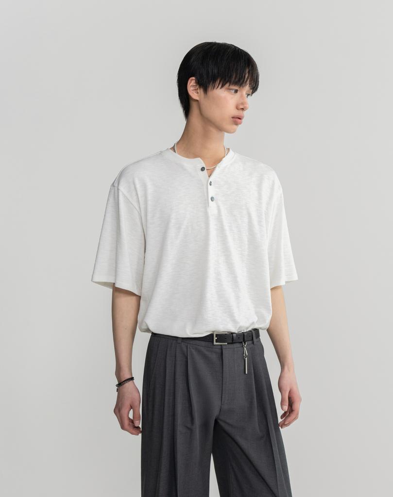 WORK ON BODY OFF Three-Button Semi-Oversized Henley Neck Short Sleeve [White]