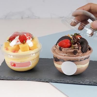 50 Stück Dessertbecher aus Kunststoff mit Kuppeldeckel für Kuchen, 250 ml, transparente Einwegbecher für Süßigkeiten, Kaltgetränke, Obst