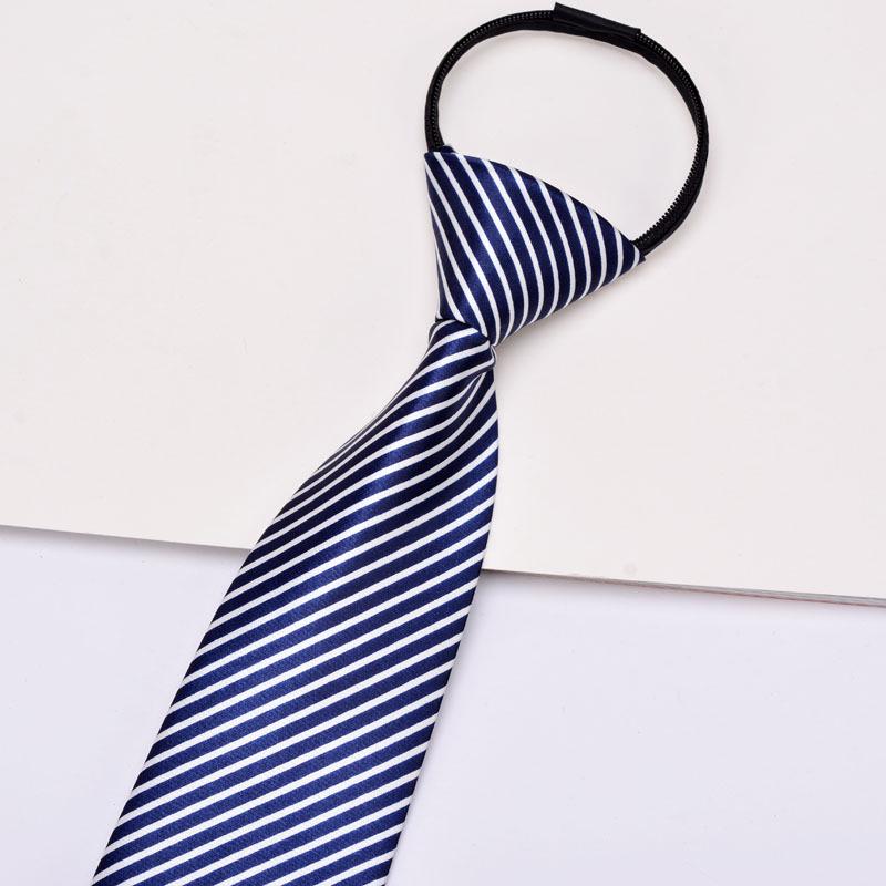 

Мужской полосатый галстук для взрослых красного, синего и белого цвета, с соответствующим женским вариантом.