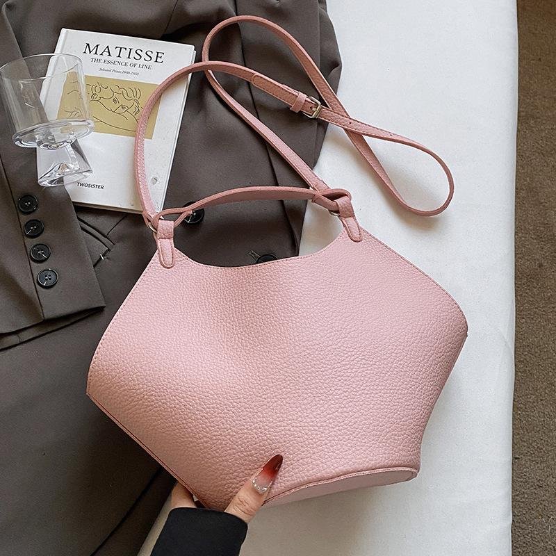 

This year, the Korean version of the simple lychee pattern portable mother and child bag is popular, high-end, lightweight and versatile fashion mess