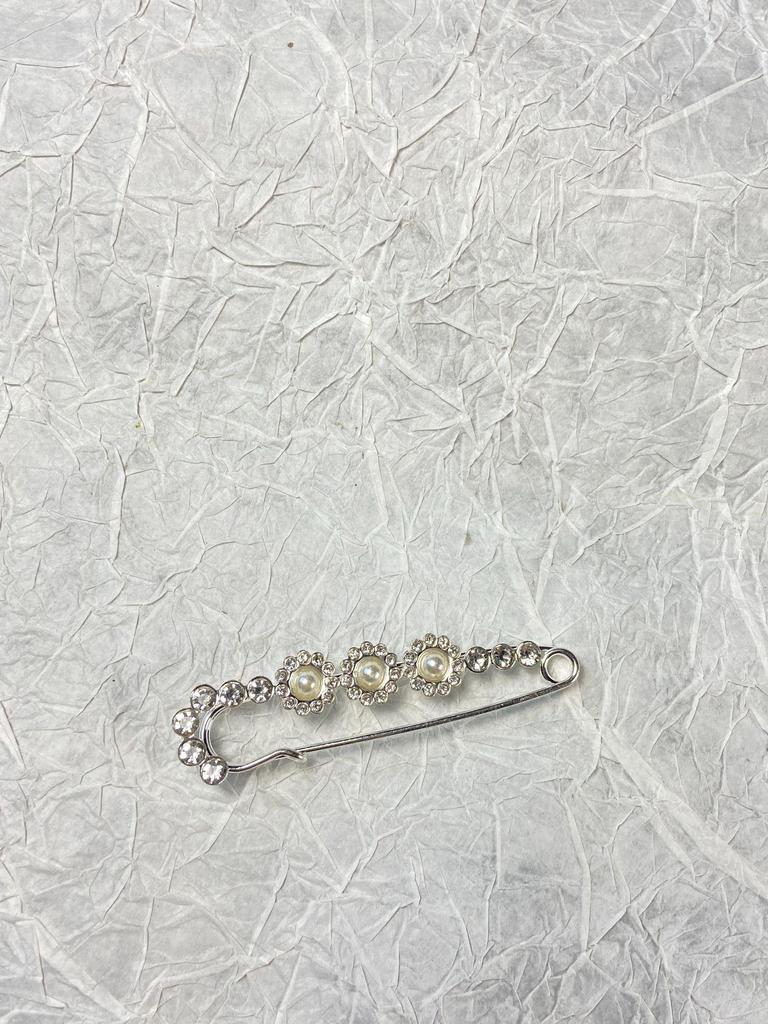 Elegant Diamond-Pearl Studded Brooch for Fashionable Women - Versatile, High-End Accessory with Crystal Accents