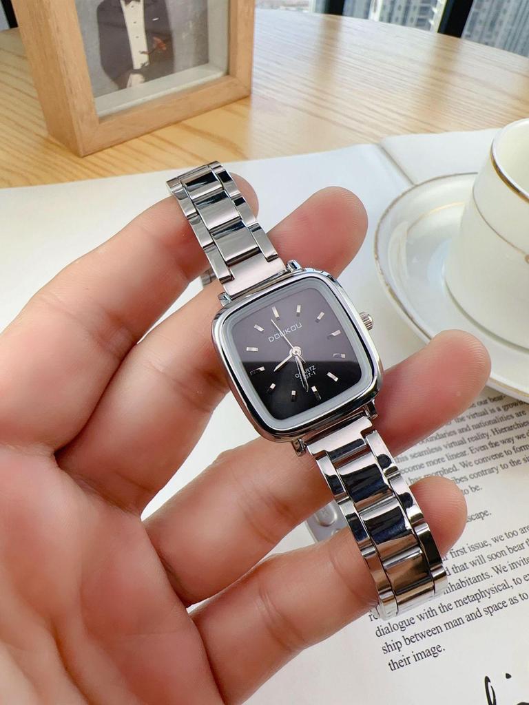 Elegant Women's Light Luxury Steel Band Wristwatch with Stick Markers