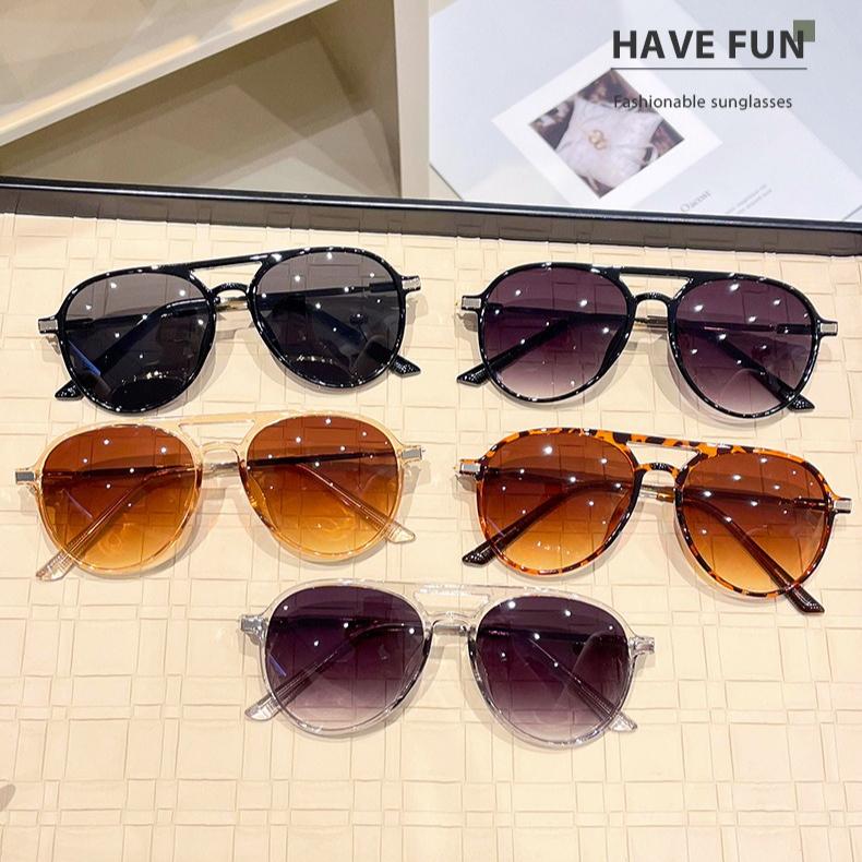 Sunshade/Sunscreen Sunglasses Summer UV Protection Ultra Light Sunglasses Glasses for Ladies on Vacation