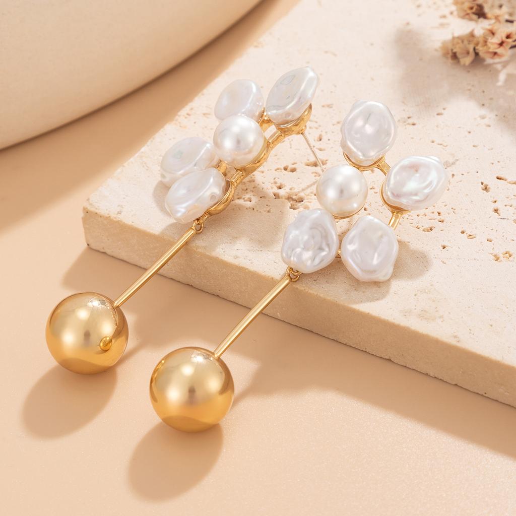 Design Sense High-end Geometric Round Drop Ball Earrings Sweet Style Imitation Pearl Leaf Shape Earrings Women