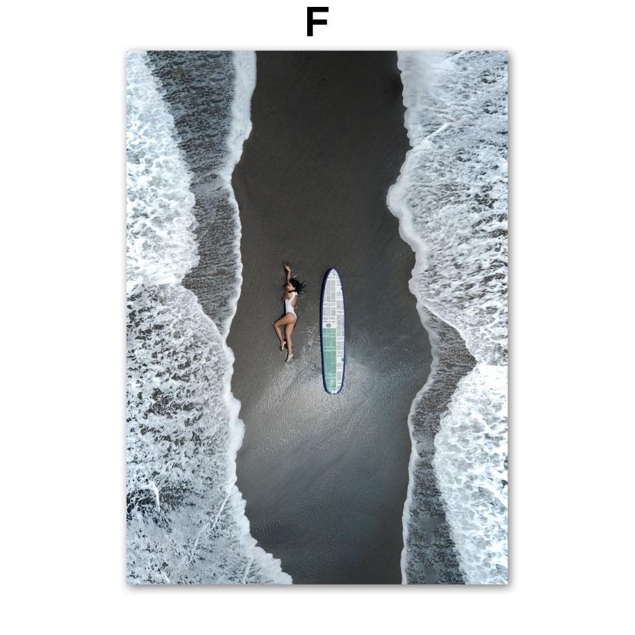 Chapeau de voiture rouge pour fille, Photo en noir et blanc, affiches et imprimés nordiques, toile d'art murale, peinture, images murales pour salon, décor de Club