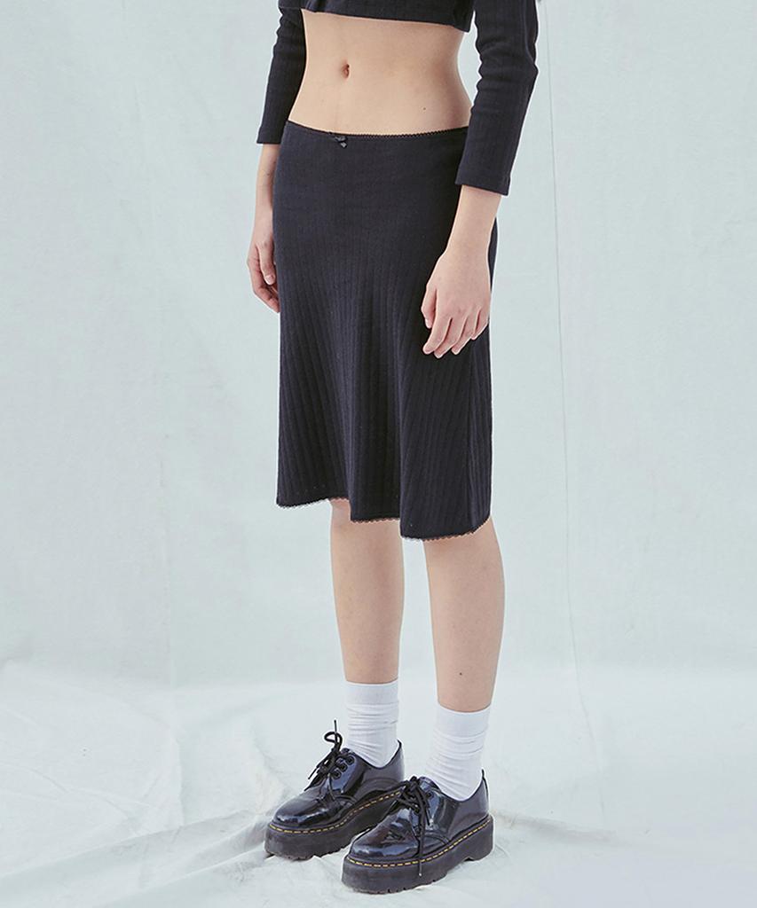 SLEEPYGOM Pure Black Midiskirt