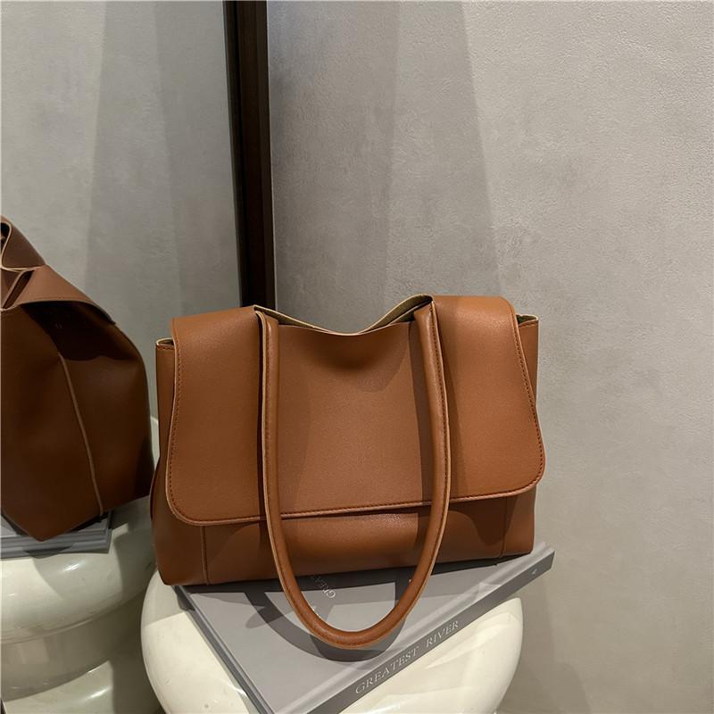 Womens Oversized Shoulder Bag With Stitching Detail For Street Style Fashion