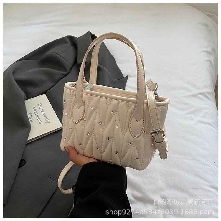 

Xiaoxiangfeng diamond chain diamond-encrusted bag women s 2025 new trendy small square bag versatile shoulder bag crossbody bucket bag белый