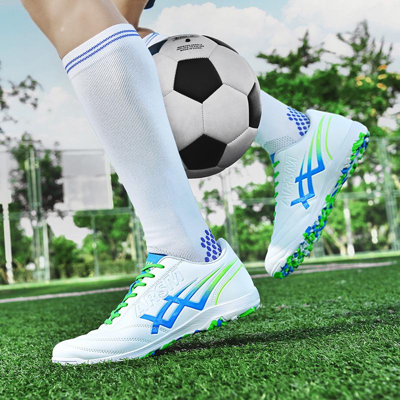 Hochwertige TF Fußballschuhe für Herren Outdoor Rutschfest Herren Fußballschuhe Modedesign Leichtgewicht Jugendliche Futsal Sneaker