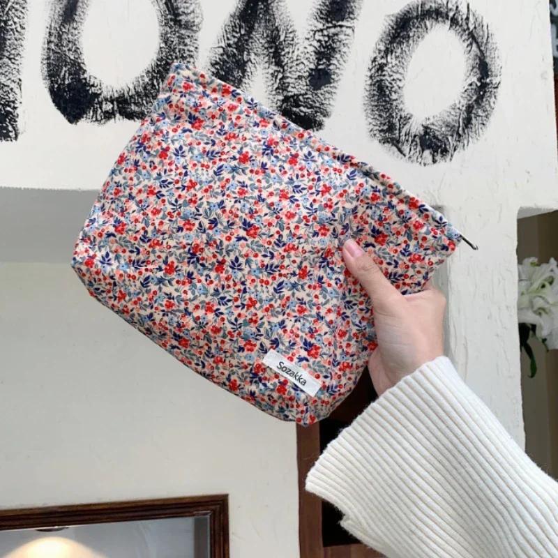 Large Capacity Women's Cosmetic Bag Toiletry Kit Toiletry Bag Organizer Daily Clutch Bag Fashion Retro Floral Makeup Pouch