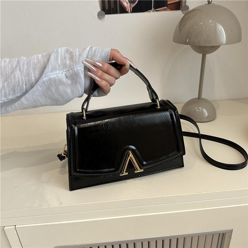 

Advanced sense of foreign style mother niche Korean version ins small square bag female texture new retro temperament messenger bag чёрный