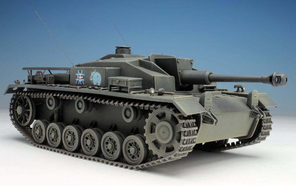 PLATZ Girls & Panzer the Movie: Sturmgeschutz III Ausf. F Hippo Team 1/35 Scale Plastic Model Kit GP-27