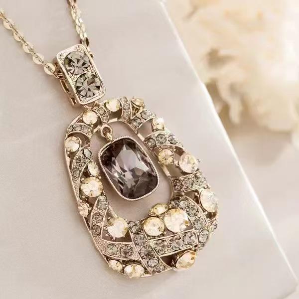 Korean Style Pearl Tassel Necklace: Versatile, Fashionable Long Pendant for Women's Summer Sweaters.