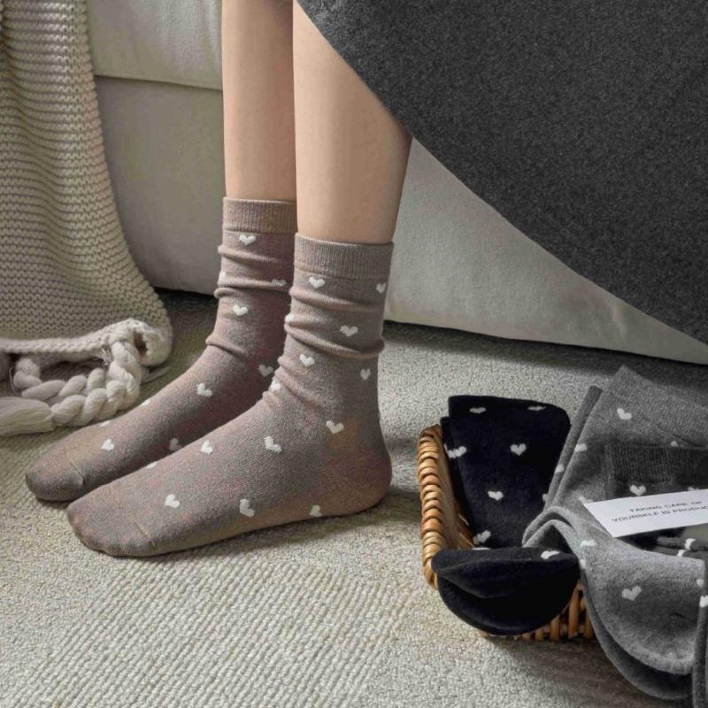 Spring and Autumn Trendy Mid-calf Socks for Girls, Pile Socks, Casual and Versatile Long Socks for Girls