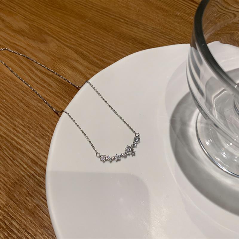 

Delicate Star Pendant Clavicle Chain Necklace for Women Minimalism Girl Gift Wedding Party Christams Zircon
