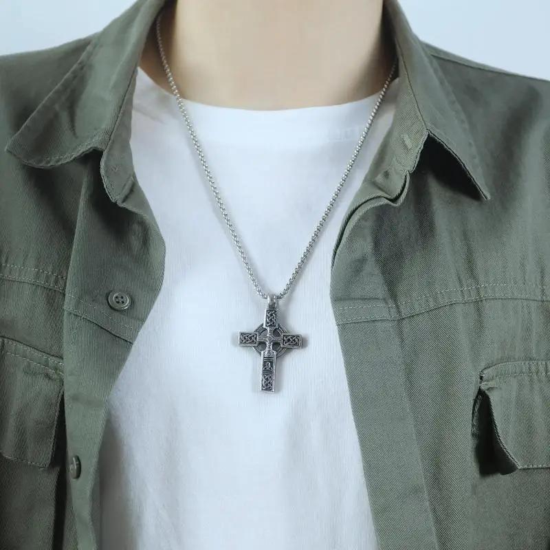 Collana con Ciondolo a Croce con Intreccio Celtico Nordico Vintage per Uomo Catena in Acciaio Inossidabile Gioiello Collana Amuleto