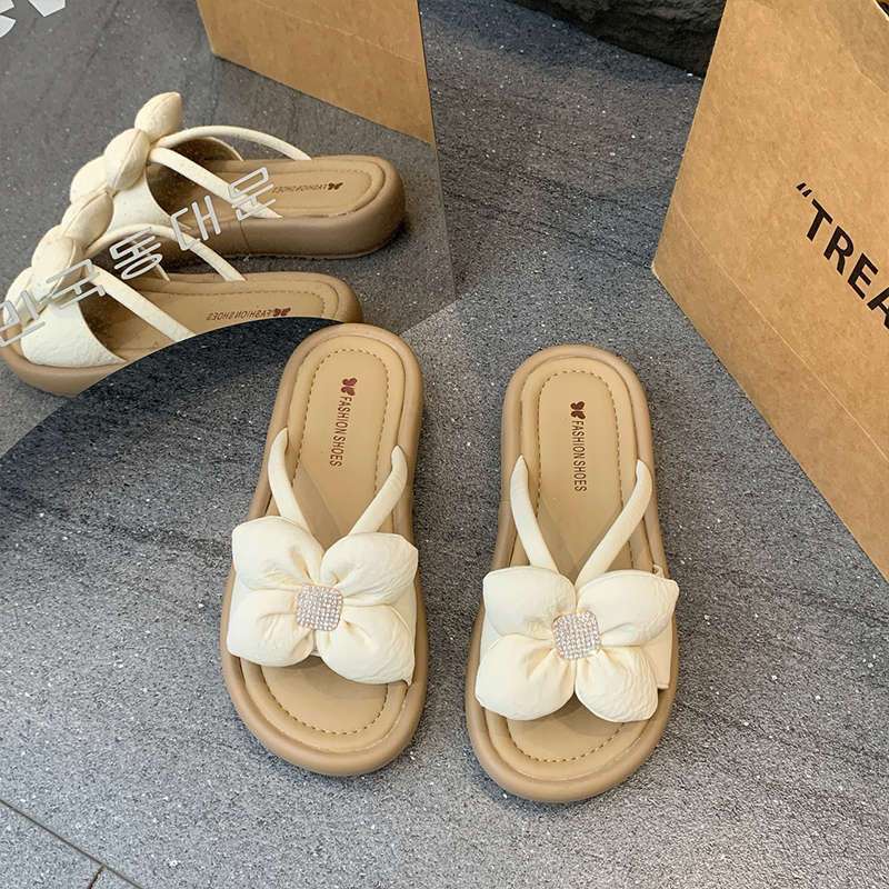 Stepping On Shit Slippers Female Summer Wear 2025 New Fairy Wind Flat-bottomed Flowers with Skirt One-word Beach Sandals